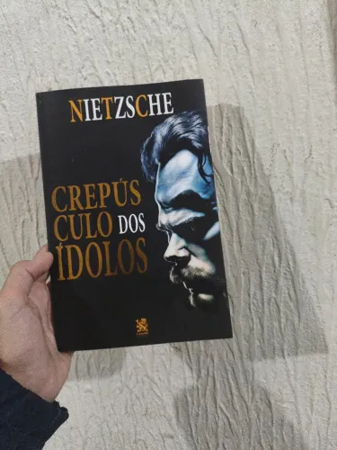 Livro crepúsculo dos ídolos