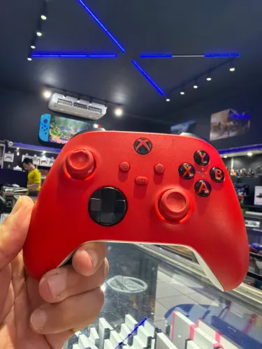 Controle do Séries S original vermelho em estado de novo