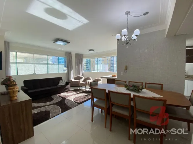 Apartamento na Quadra do Mar em Meia Praia - Itapema