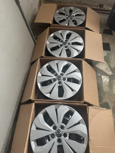Conjunto de rodas . aro 16, calotas e bicos - novos.