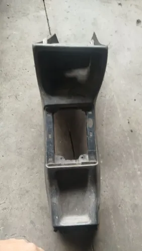 Console central Golf MK3 (SÓ A PARTE DA FRENTE)