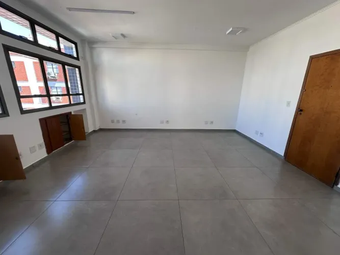 Sala Comercial  Boqueirão  Santos  Vaga demarcada | Prédio com elevador e portaria 24h