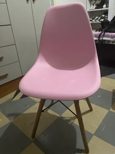 Cadeira Eiffel rosa bebê