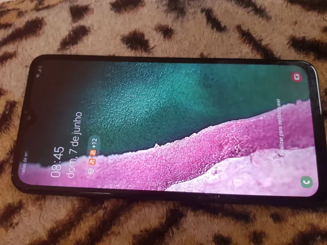 Samsung a10 trincado mas fucionando