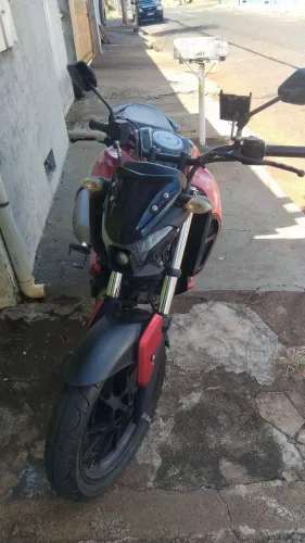 Vendo moto fazer fz15 único dono super conservada