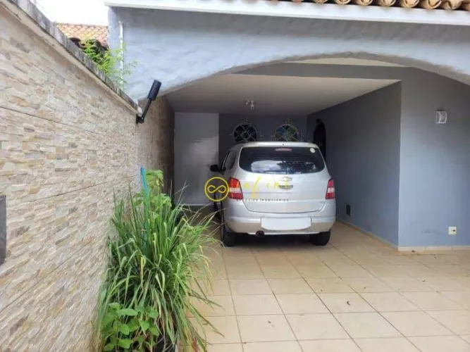 Casa com 3 Quartos, 420 m² - venda por R$ 900.000 ou aluguel por R$ 5.624/mês - Vila Truji