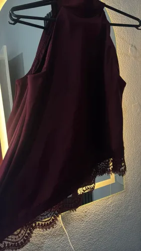 Blusa de renda cor vinho