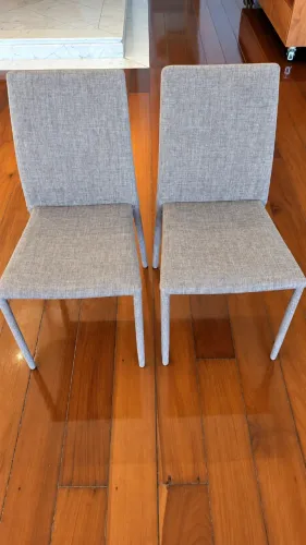 2 Cadeiras Estofadas em Tecido Marrom