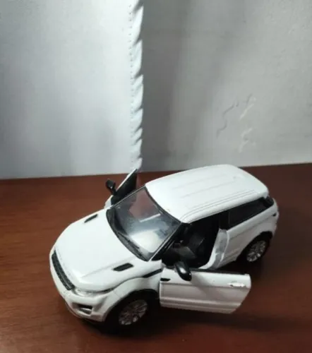 miniatura carro land rover evoque branca com tração