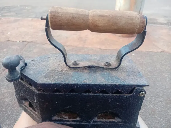 Ferro de passar roupa pra colecionador