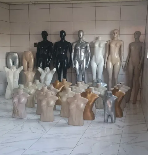 Manequins semi - novos, total de 34 unidades
