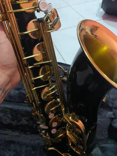 Sax tenor L.A, marca América.