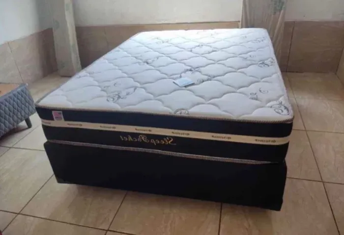 Cama casal com molas apart