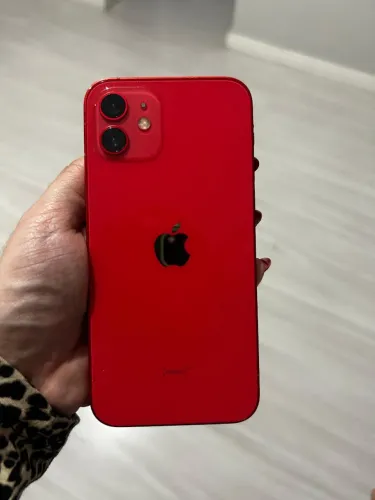 iPhone 12 64GB vermelho