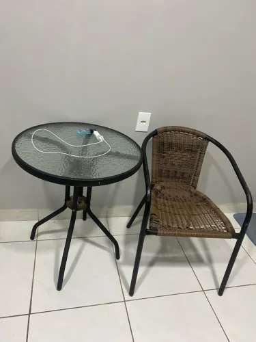 Mesa de varanda com cadeira a 350,00