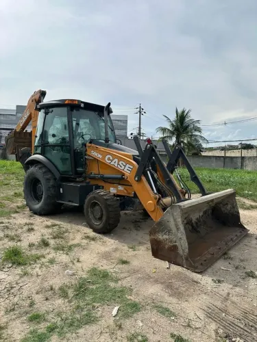 Retroescavadeira Case 580