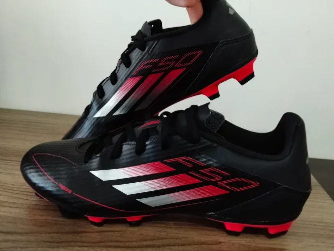Chuteira Adidas F50 Club FG/MG