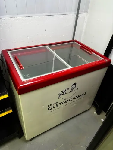 Freezer horizontal com tampa de vidro