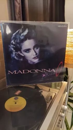 Vinil Madonna - Live to Tell