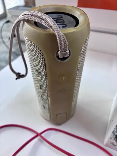 Caixa de som JBL flip3