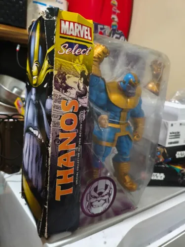 Boneco Thanos