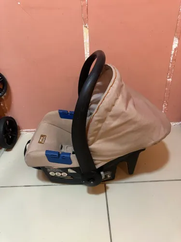 Carrinho e bebê conforto