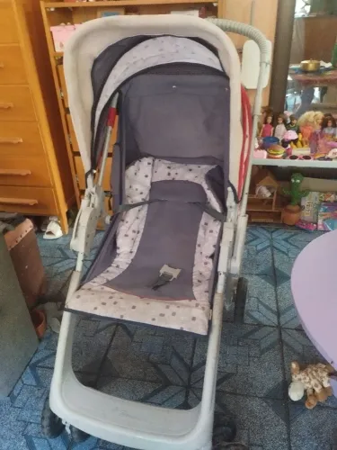 Vendo carrinho de bebê seminovo 4 todas confortável