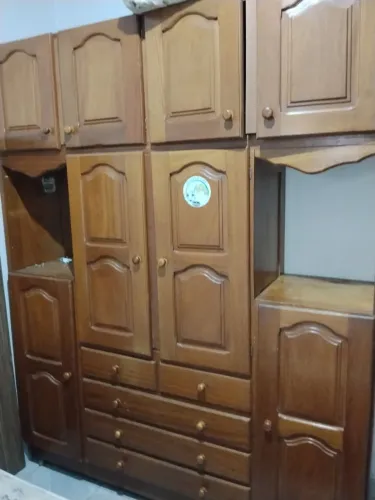 Guarda roupa de madeira