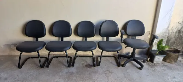 Vende conjunto de cadeiras para escritorio