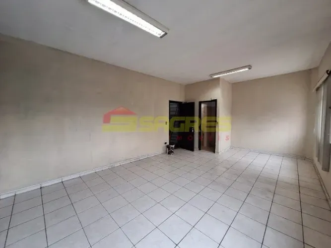 Sala Comercial para Locação, com 30m² Por R$ 750,00