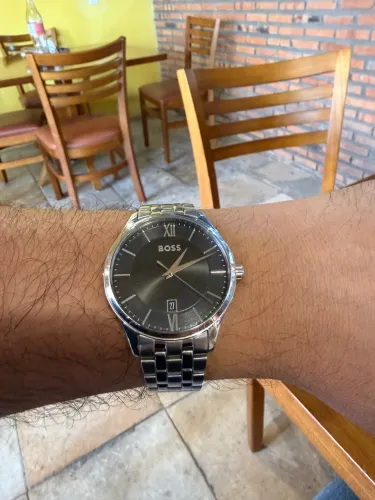 Relógio Hugo Boss e um Guess