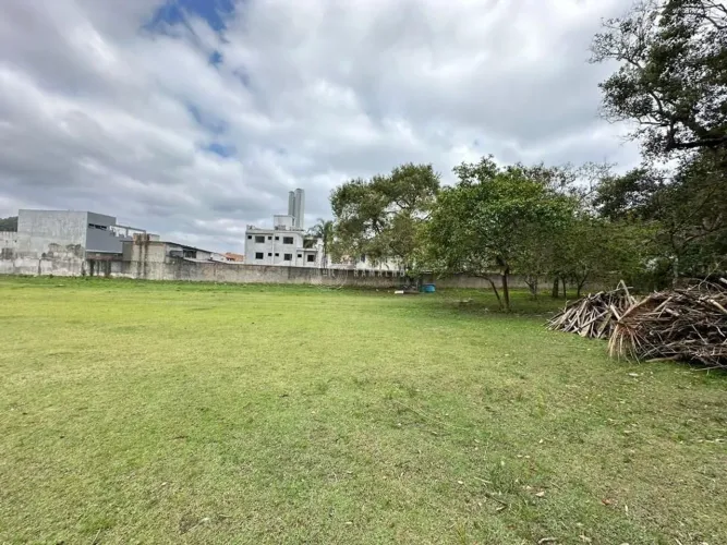 Locação anual: terreno na Barra com 6000 metros