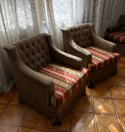 Jogo com 2 poltronas antigas estilo clássico