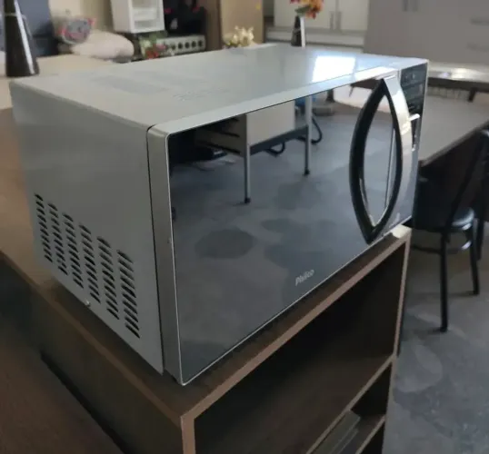 MICROONDAS INOX ESPELHADO PHILCO 25 LITROS - SEMI NOVO  