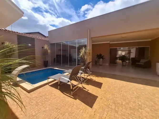 Vendo linda casa com Piscina e Edícula no Dom Pedro!
