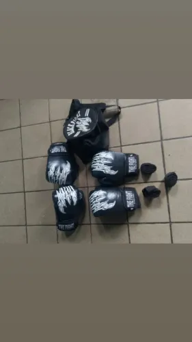 Dois par de luvas seminovos com mochila ? junto 