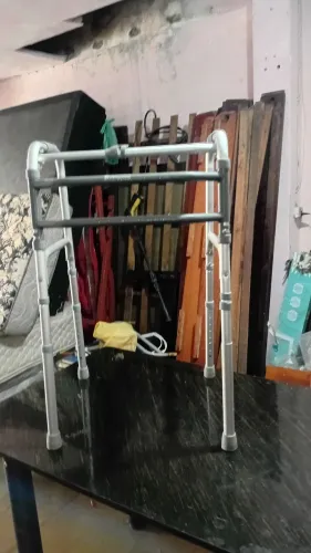 Andador de alumínio