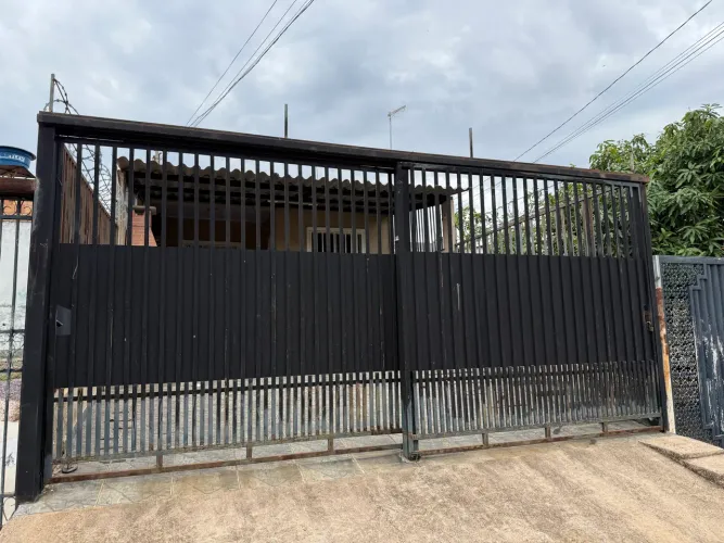 CASA TOP 3 QUARTOS SENDO DUAS SUÍTES COM CHURRASQUEIRA