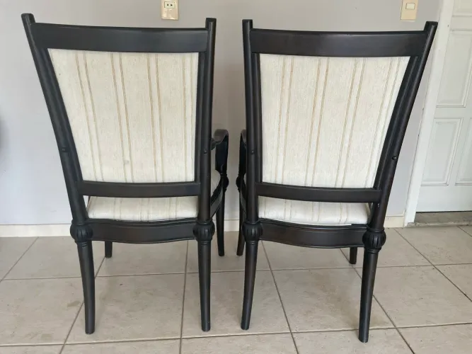Par de Cadeiras estofadas - estilo clássico
