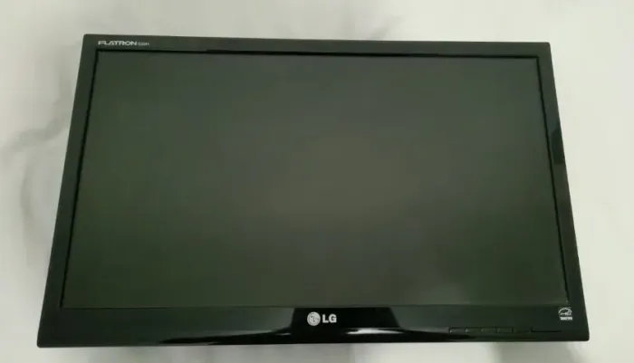 Monitores LG 2x Flatron E2241 - 21,5? Full HD - HDMI / DVI / VGA