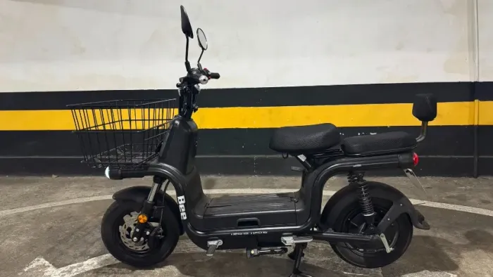 Bee U1 2026 800w Lítio (só 560 km) ainda na garantia e com seguro até abr/2027.