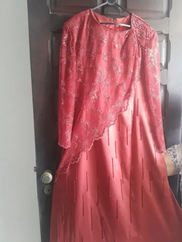 Vende-se vestido para festa
