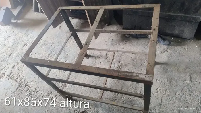Estrutura de ferro para mesa