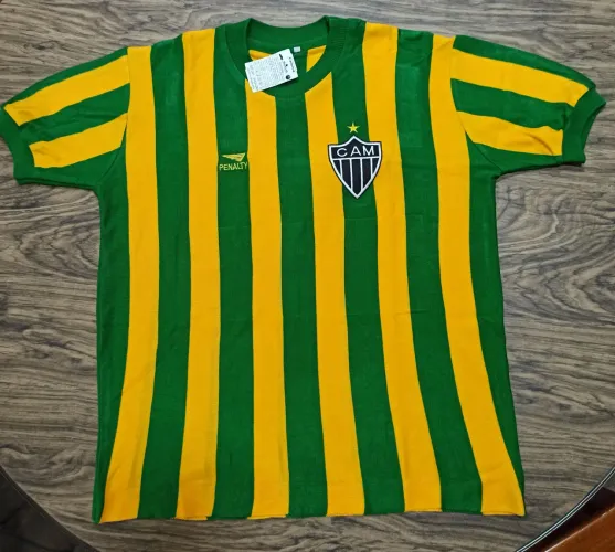 CAMISA RETRÔ ATLÉTICO MINEIRO - EDIÇÃO COPA DO MUNDO- Tam. G Em TRICOT. Super linda.