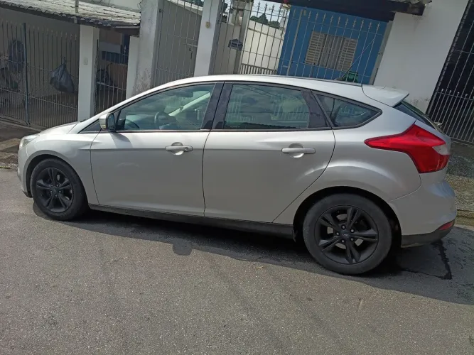 Ford Focus 1.6 S/1.6 SE Flex 16V 5P AUT 2014