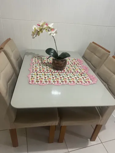 Mesa de quatro cadeira