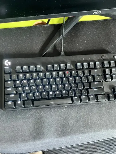 Teclado Logitech G Pro