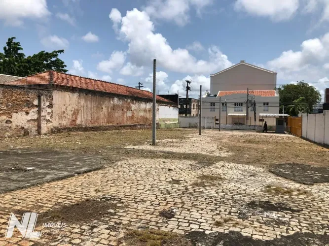 Venda Terreno na Avenida Rio Branco, no Bairro Ribeira, medindo 1;226m²