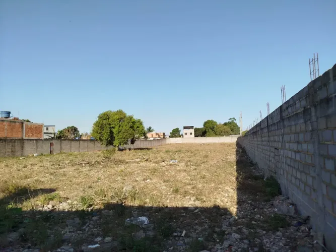 Área para venda na Linha Azul na Virgem Santa em Macaé/RJ, 4.500M2, Plano, Murada.