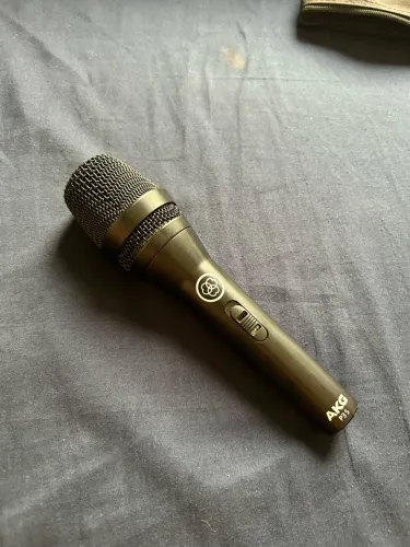 Microfone dinâmico AKG P3s seminovo